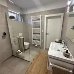 Johnyho Bydleni Velikovska 10, Zlin-stipa