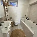 Johnyho Bydleni Velikovska 10, Zlin-stipa Zlín