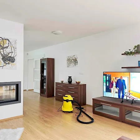 Johnyho Bydleni Velikovska 10, Zlin-stipa