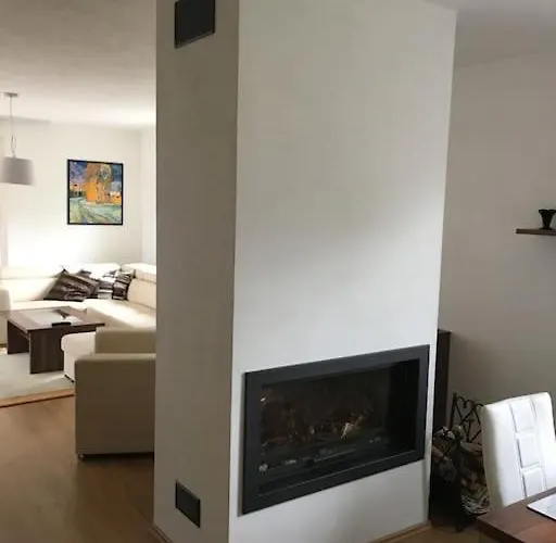 Johnyho Bydleni Velikovska 10, Zlin-stipa *
