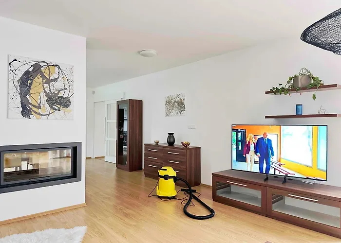 Johnyho Bydleni Velikovska 10, Zlin-stipa