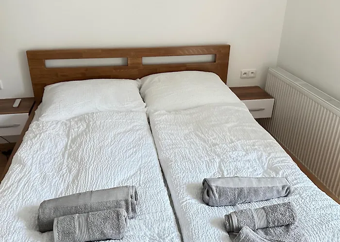 Johnyho Bydleni Velikovska 10, Zlin-stipa * Zlín